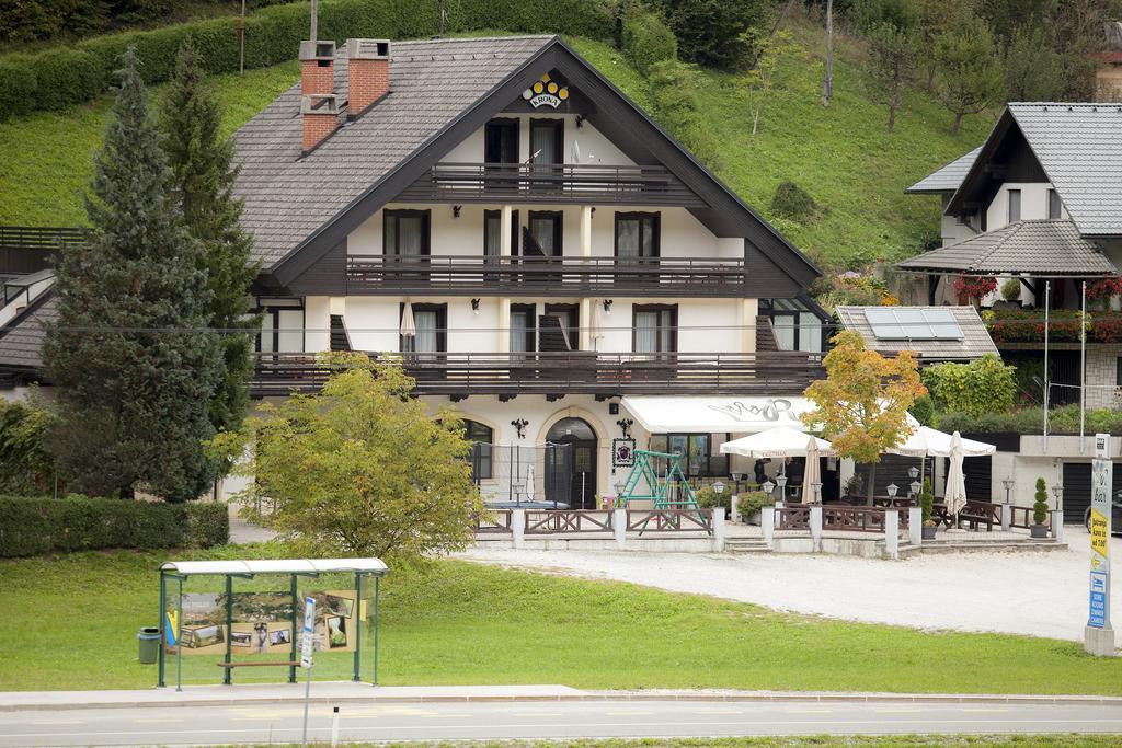 Sobe Krona Radovljica Bagian luar foto