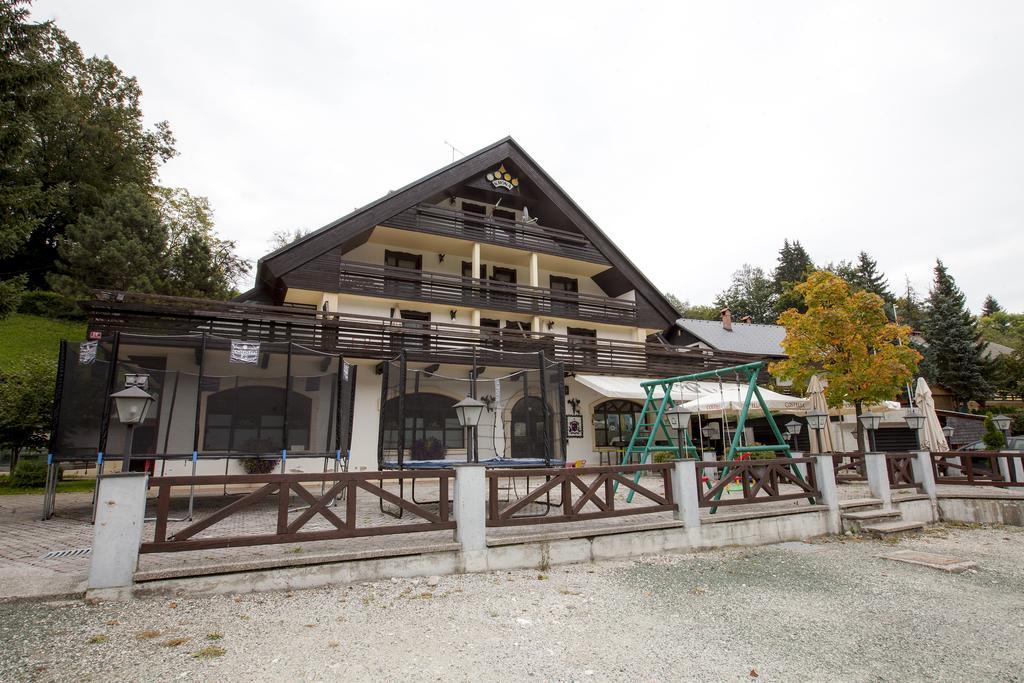 Sobe Krona Radovljica Bagian luar foto