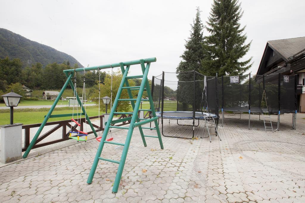 Sobe Krona Radovljica Bagian luar foto